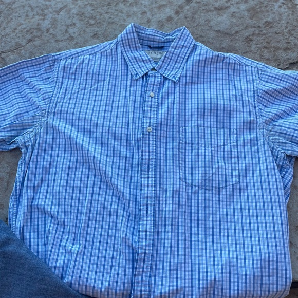 Two SS Gap button downs; Sz L - Picture 4 of 5